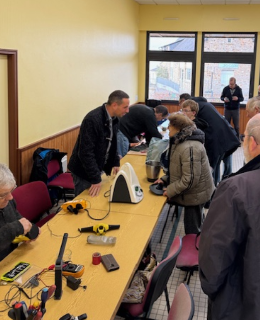 R&eacute;parateurs at work